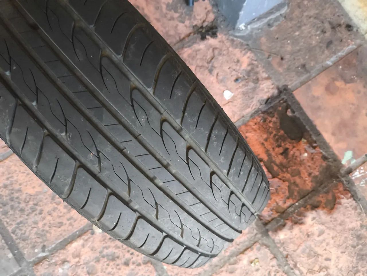 Par de pneus Adereza 205/55 r15. Pneus seminovos sem remendos ou bolhas  - Foto 4