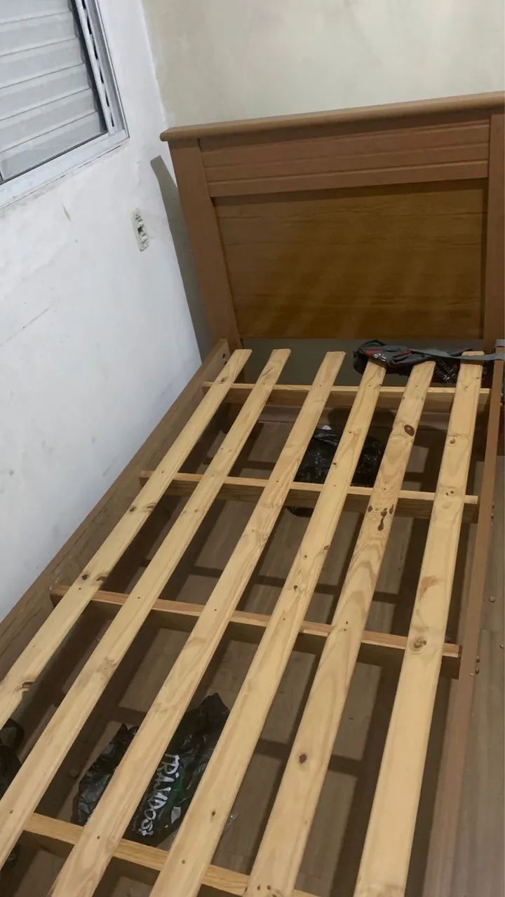 VENDO CAMA DE SOLTEIRO COM COLCHÃO  - Foto 2