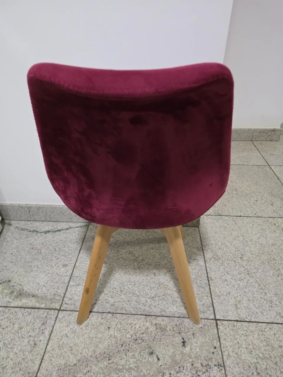 Cadeira de veludo bordô - Foto 3