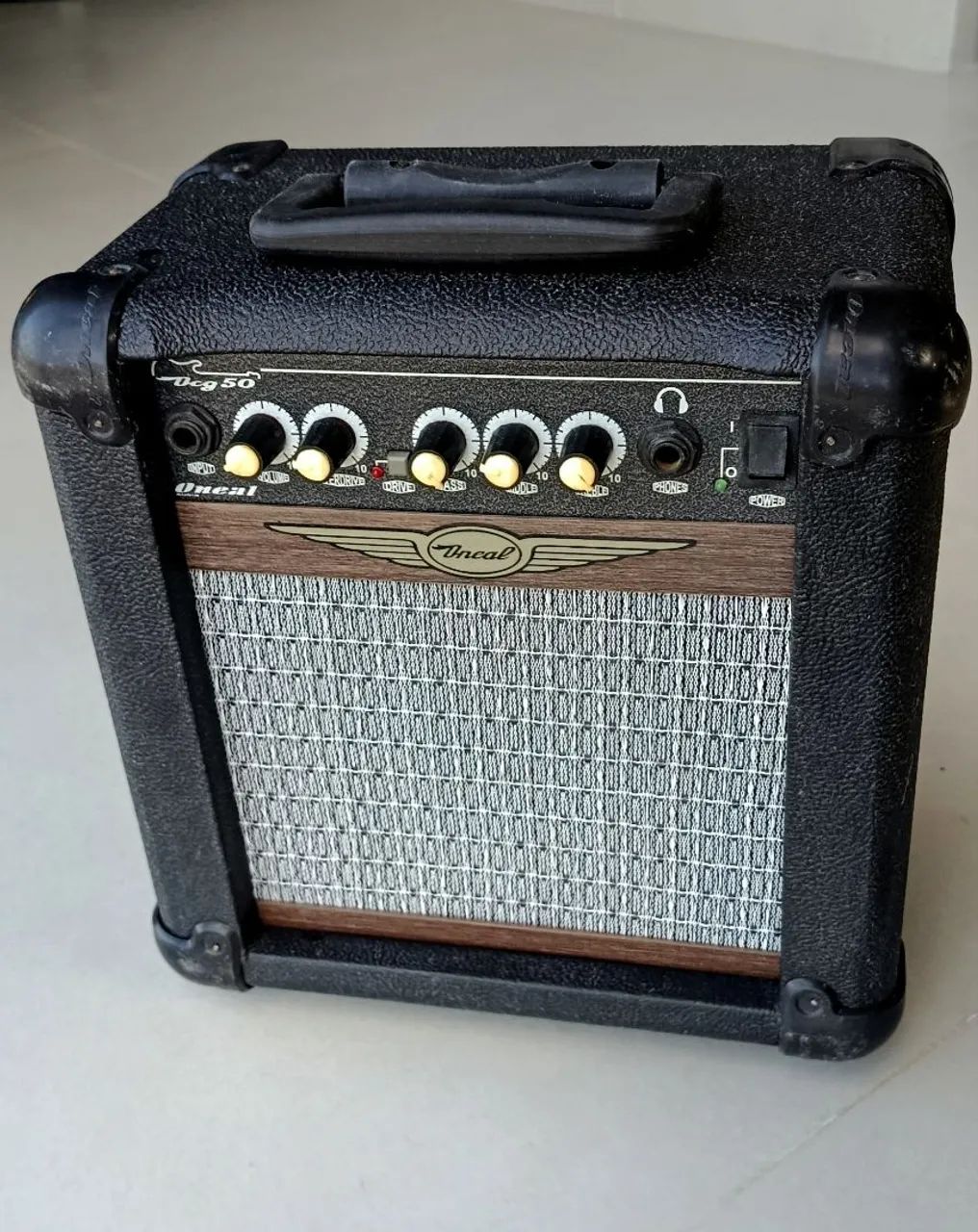 Caixa de som cubo guitarra 