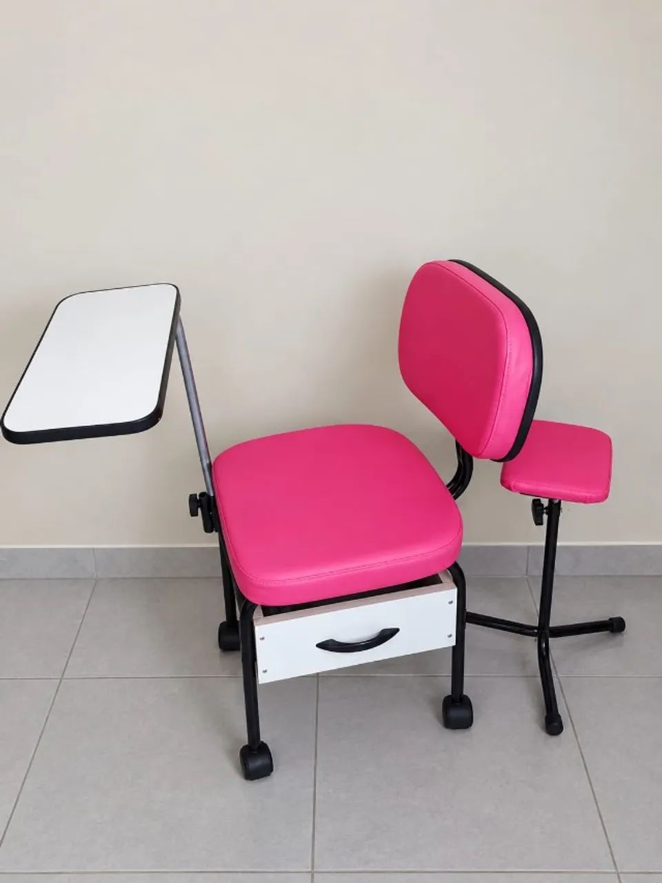 Cadeira para Manicure com Mesa e Gaveta Rosa