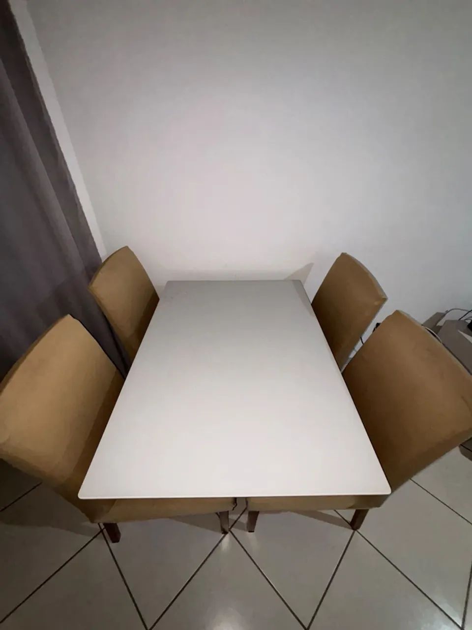 Mesa com 4 cadeiras  - Foto 3