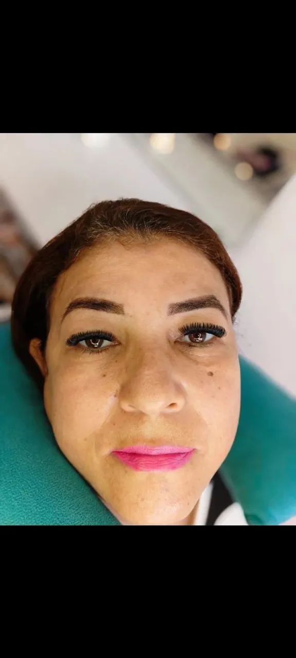 Cílios/design com henna 