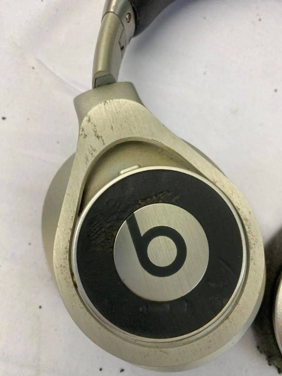 Fone Beats MH6W2BR/A Executive Prata Usado com Defeito - Foto 3