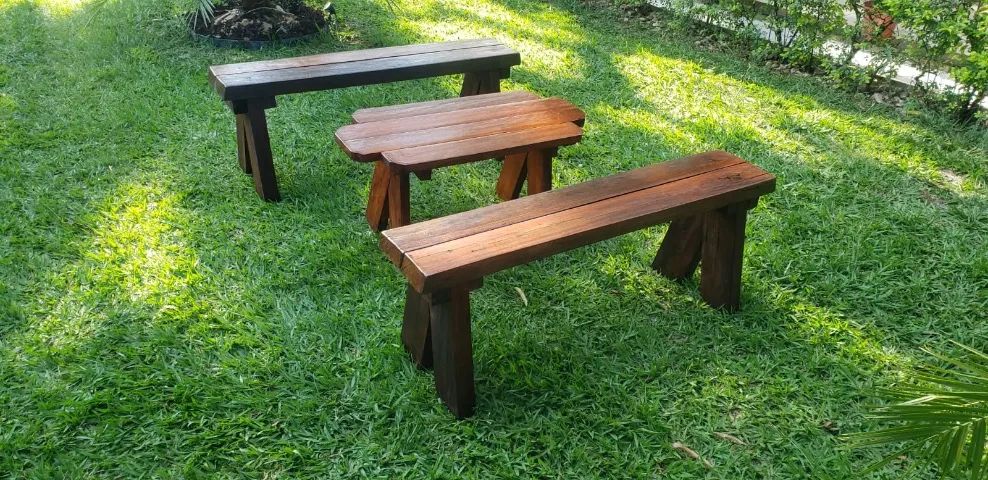 Mesa Petisqueira e bancos Peroba. 800,00 o Conjunto  - Foto 2
