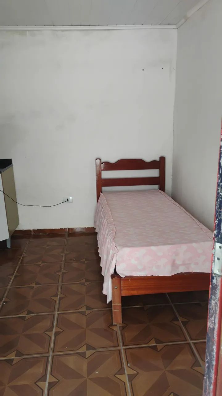 Quarto semi mobiliado 