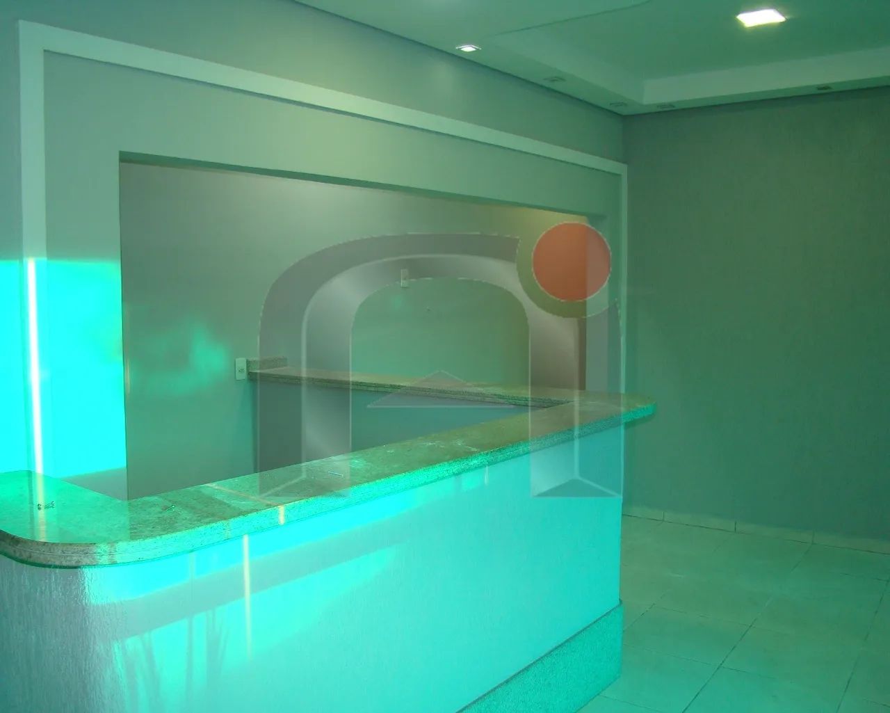 IMÓVEL COMERCIAL COMPOSTO POR UMA CASA E DOIS SALÕES - Foto 4