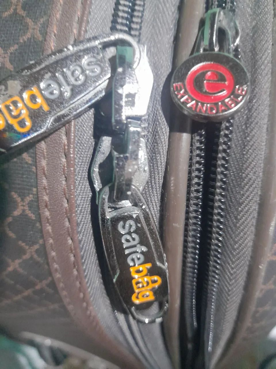 Vendo mala enorme de marca simi nova - Foto 5