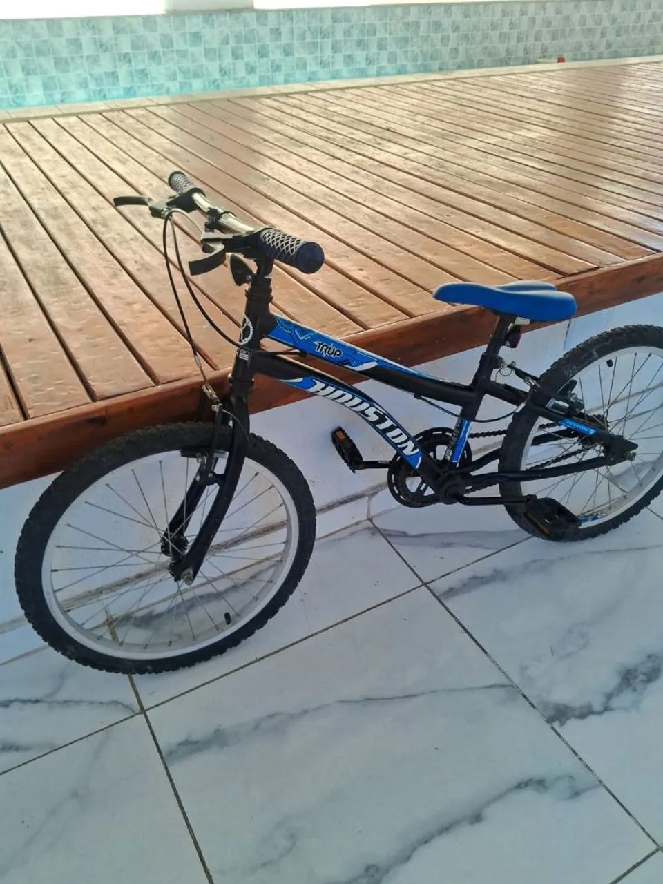 Bicicleta infantil aro 20 (Semi nova) - Foto 4