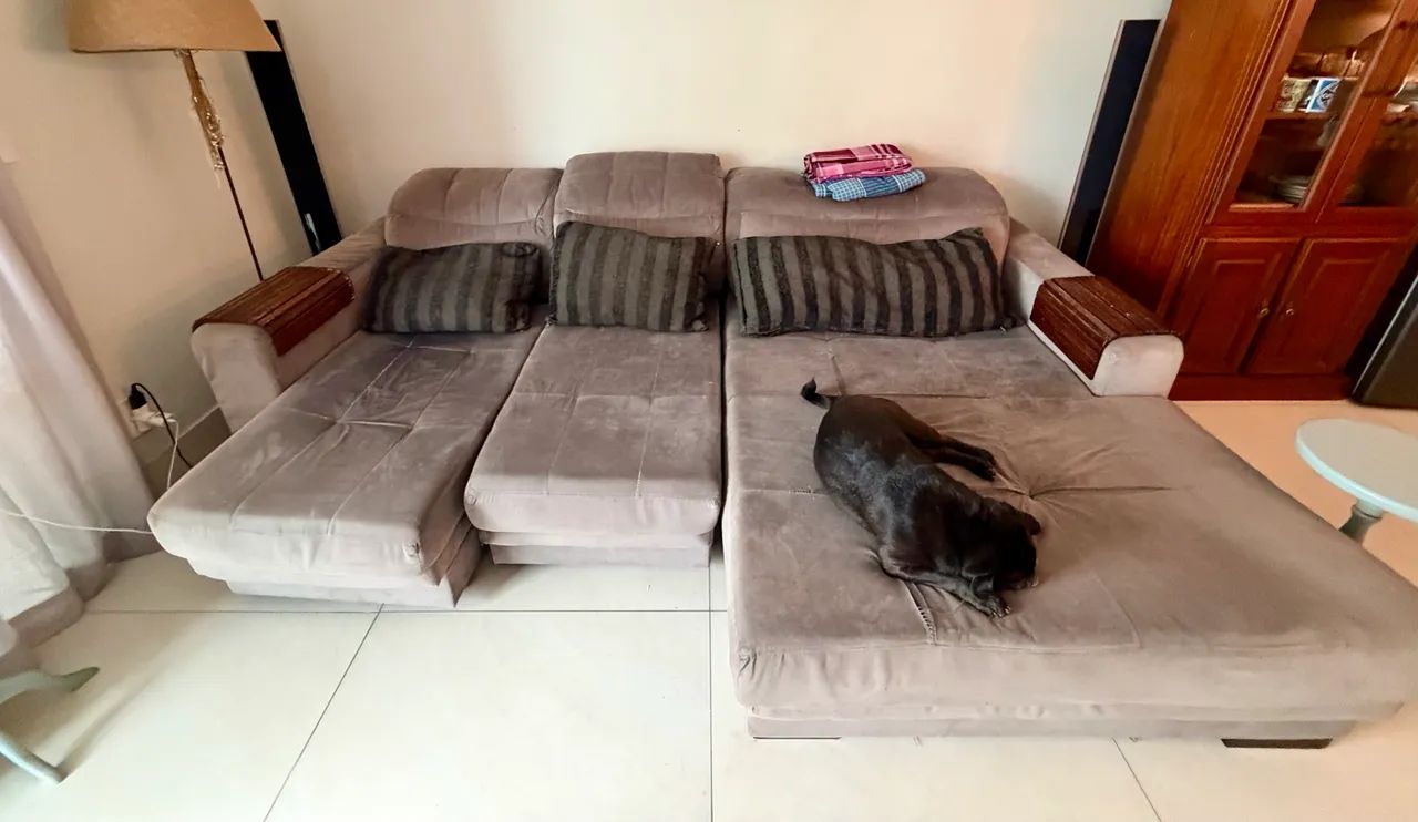 Sofá 3 lugares com chaise fixa 