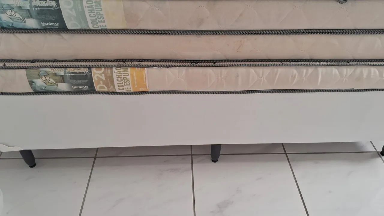 Vendo CAMA, COLCHOES, BASE BOX COMUM E RACK RETRÔ - Foto 2