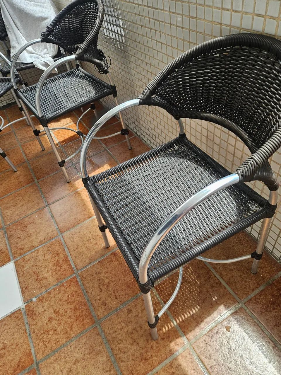 Cadeiras de Varanda 4 uns, mas mesa de centro com vidro