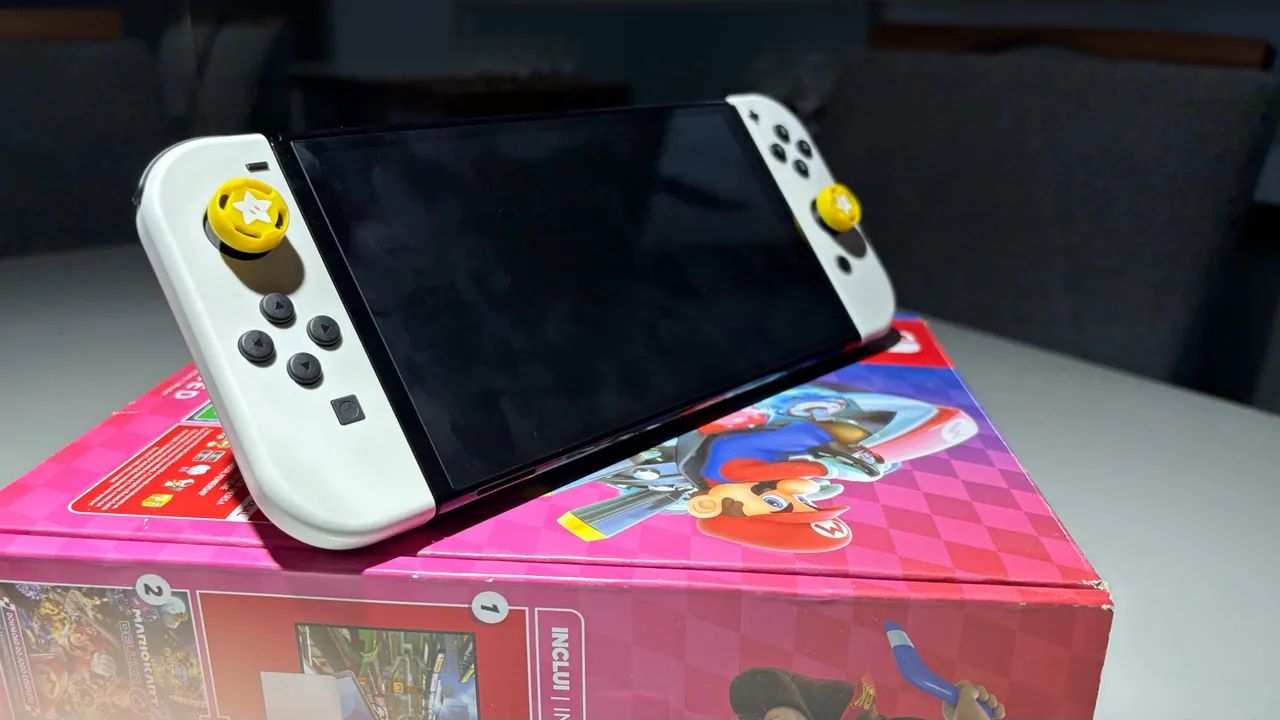 NINTENDO SWITCH 1 - 64 GB - acompanhado de uma case de zelda  - Foto 2
