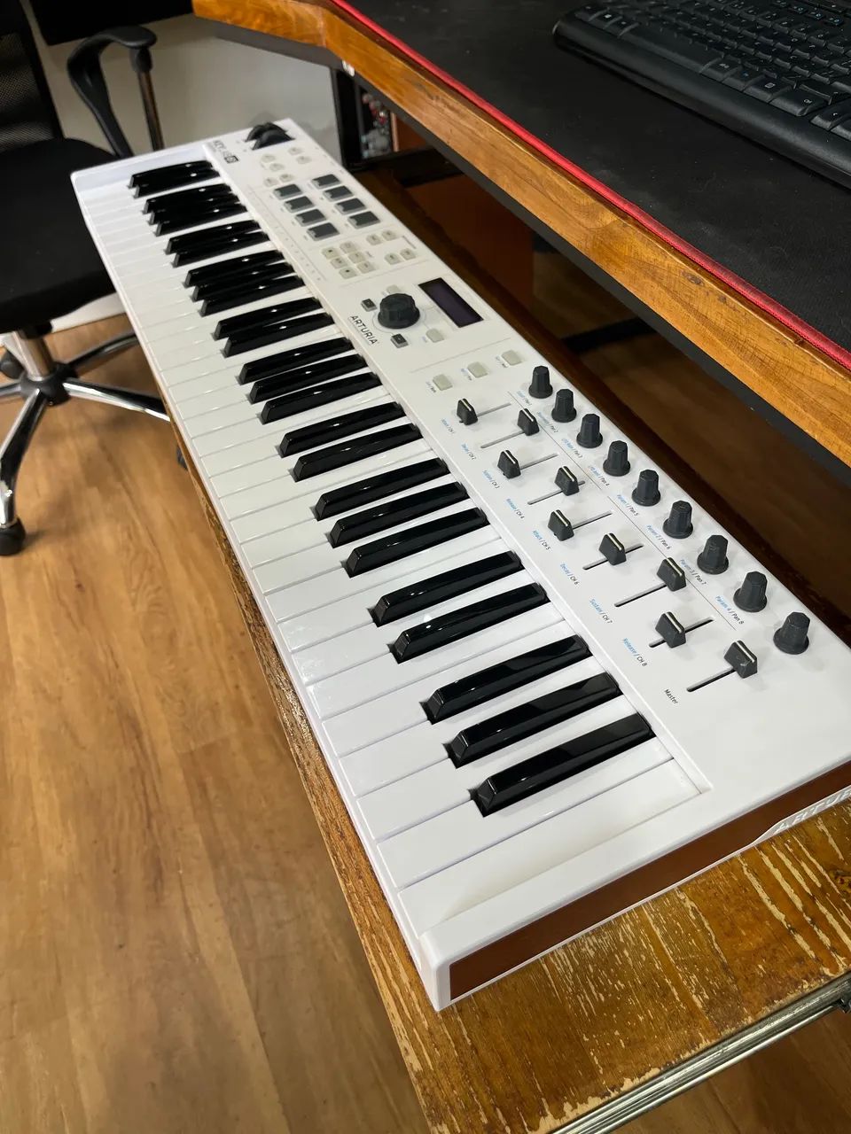 Teclado Controlador Arturia KeyLab Essential 61 + Case