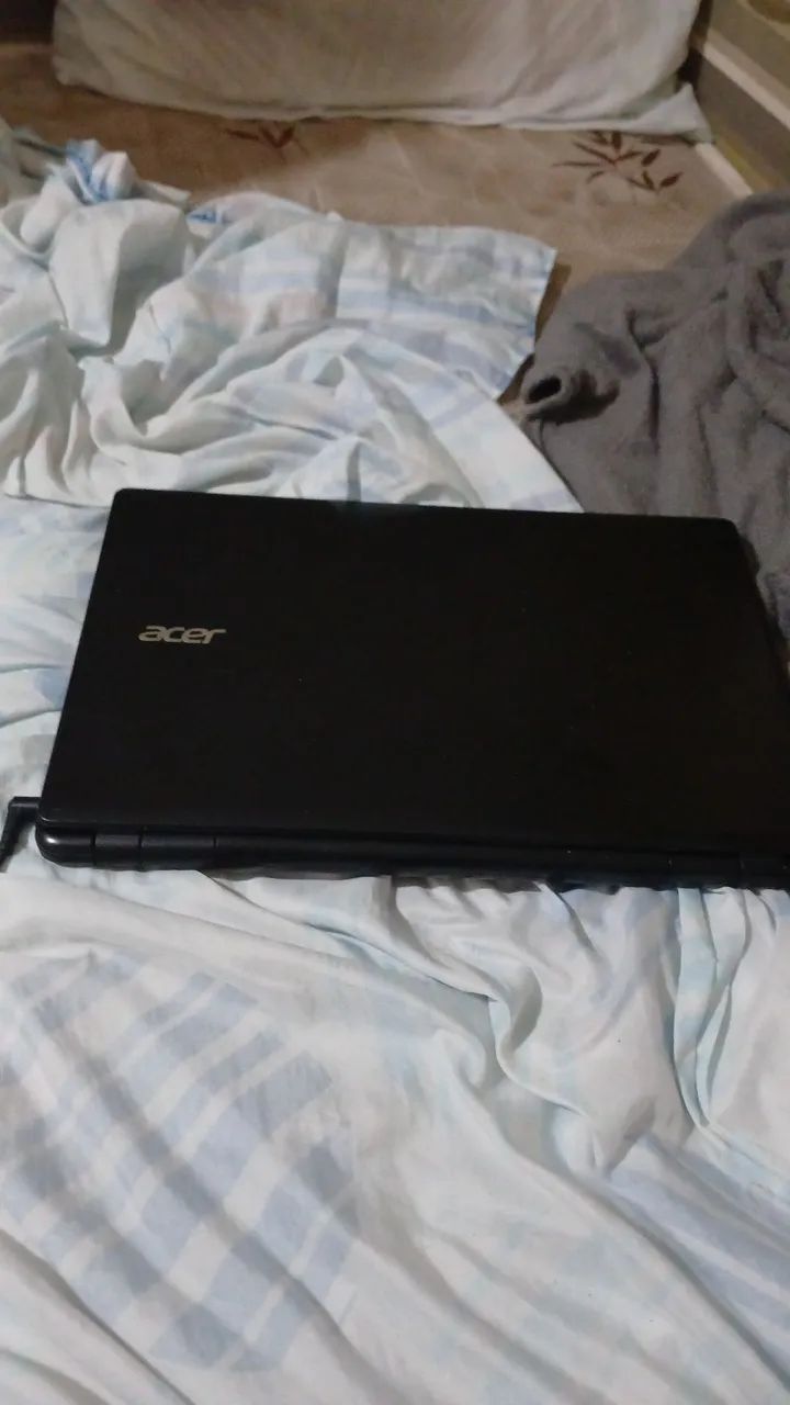 Notebook Acer Aspire E5 571 i3 222 de memória 8Gb  de processamento 5° geração 