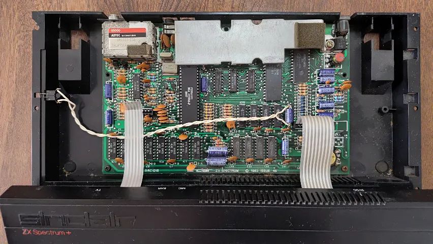 パソコン O microcomputador Sinclair ZX Spectrum de 1982 – MCC - Museu