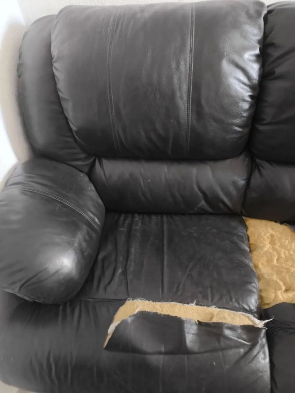 Sofá Plenitude 3 lugares Couro - Usado - Foto 4