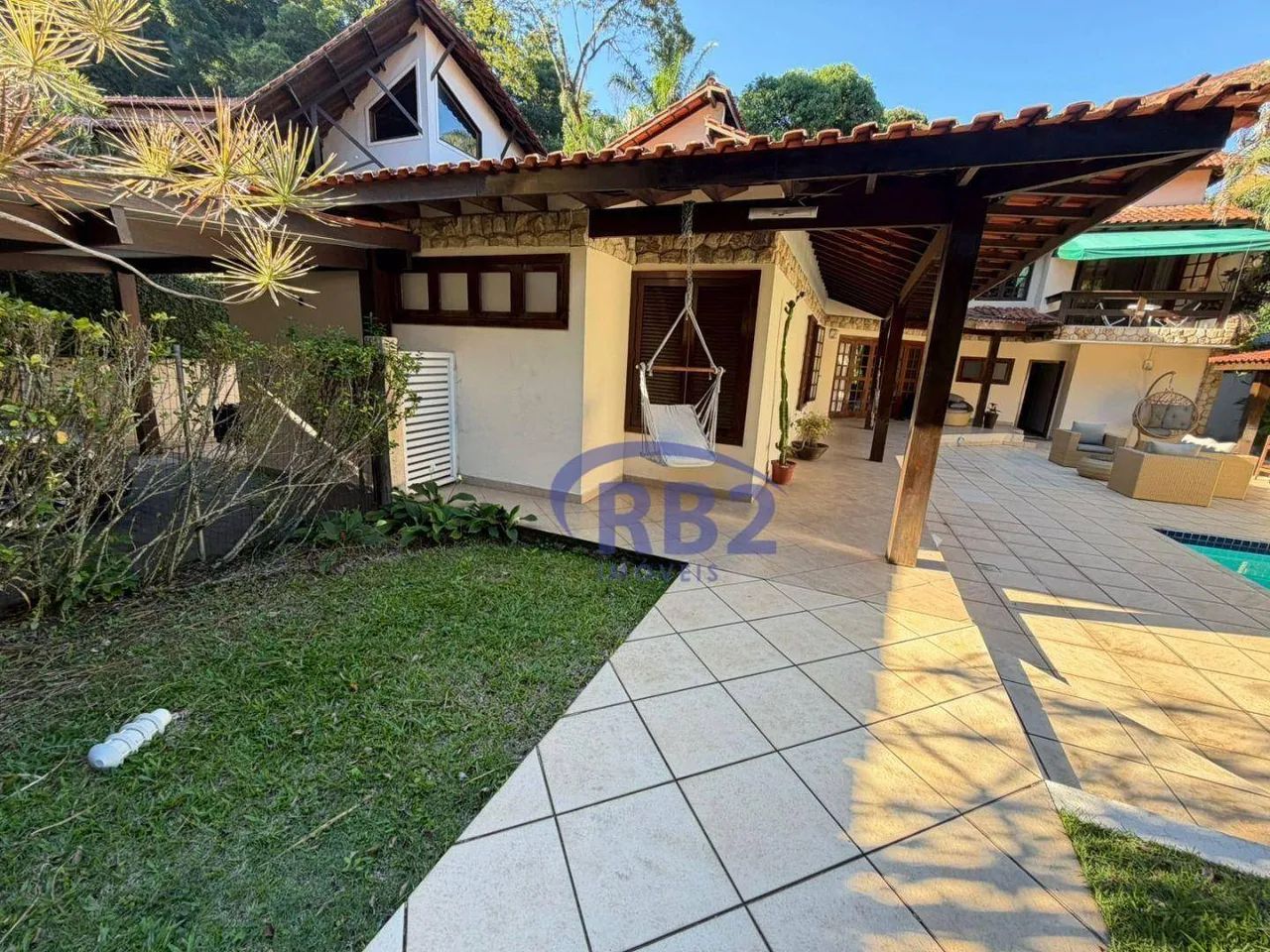Casa de 4 quartos com 2 suítes e 2 vagas - Foto 2