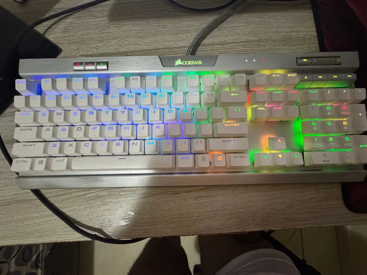 Teclado Corsair K70 MK.2 Rgb Branco/Prata - Foto 2