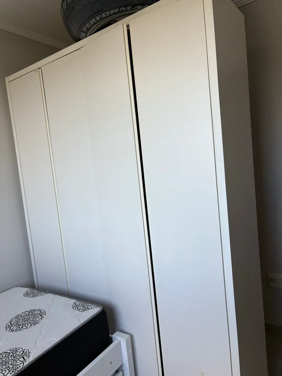 Guarda-roupa branco 