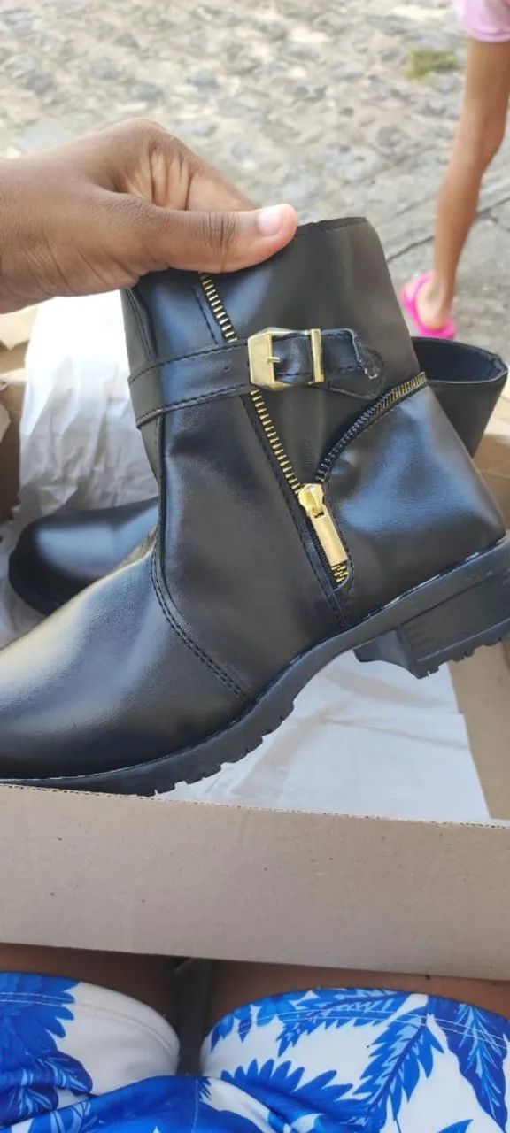 Vendo bota feminina nova