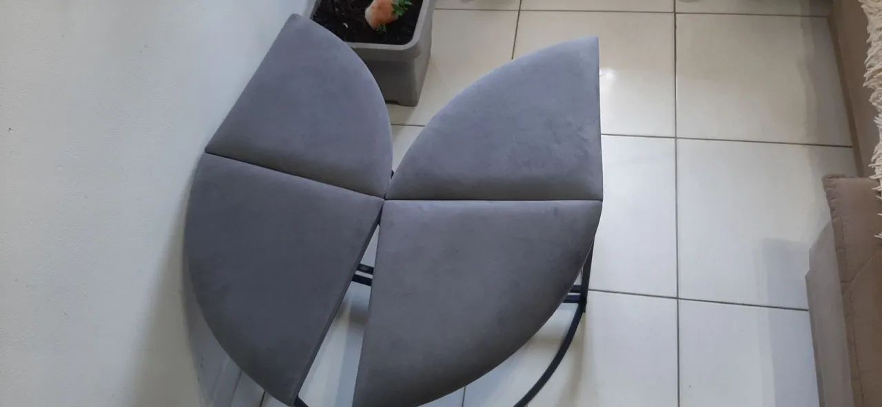Banquetas com acento acochoado 