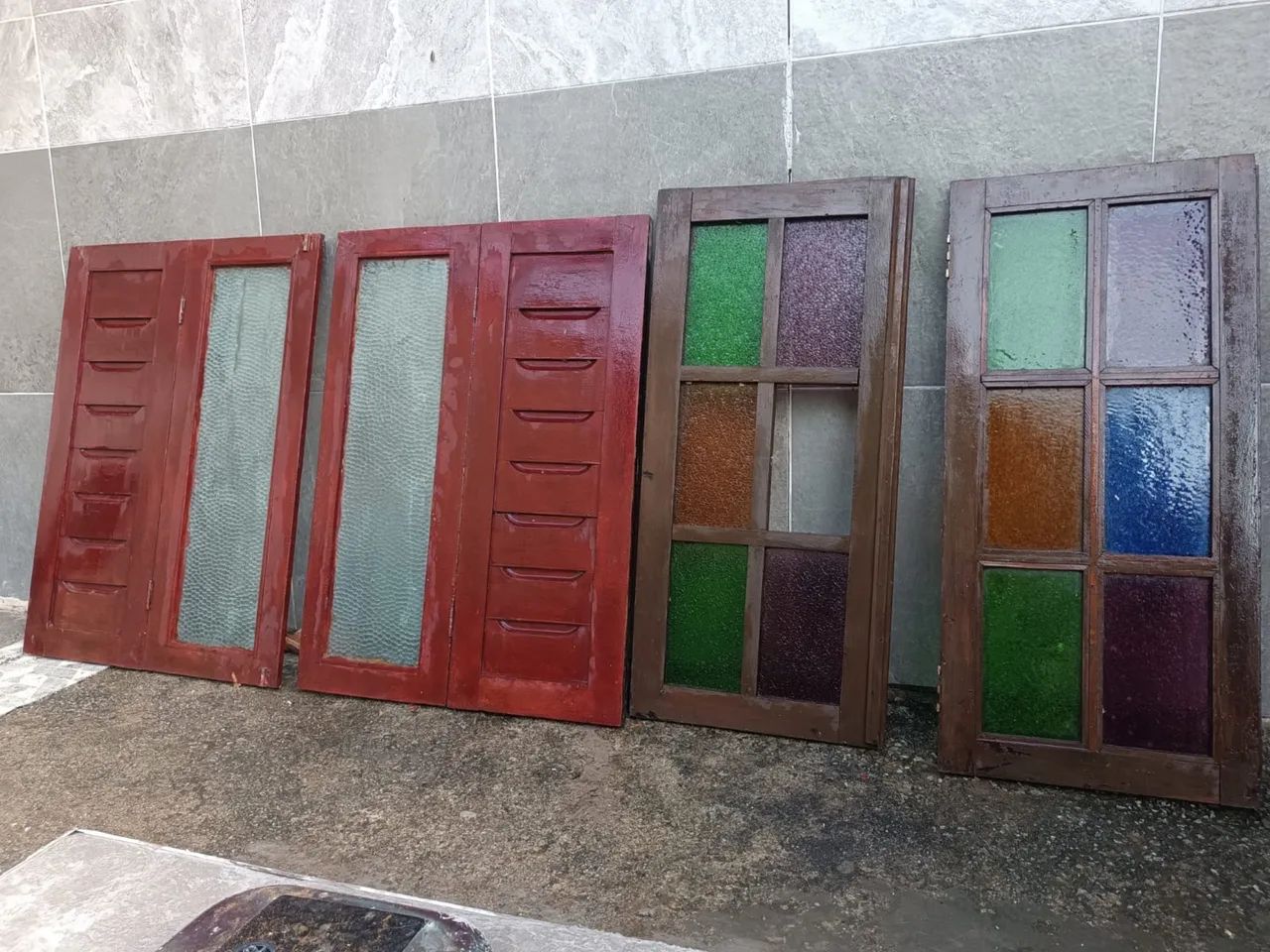 Janelas de madeira maciça e em excelente estado - Foto 2