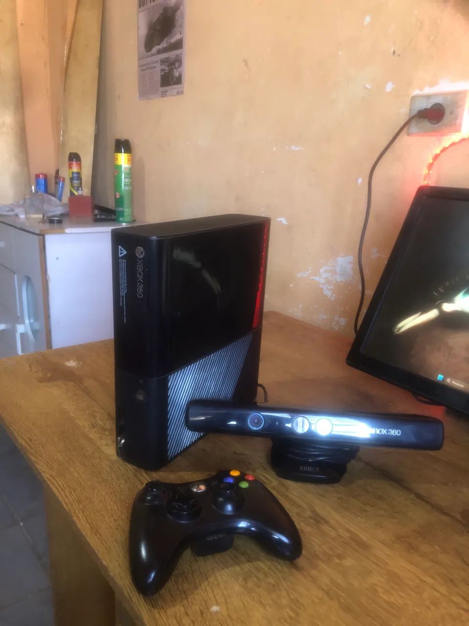Xbox 360 com um controle e kinnect  - Foto 3