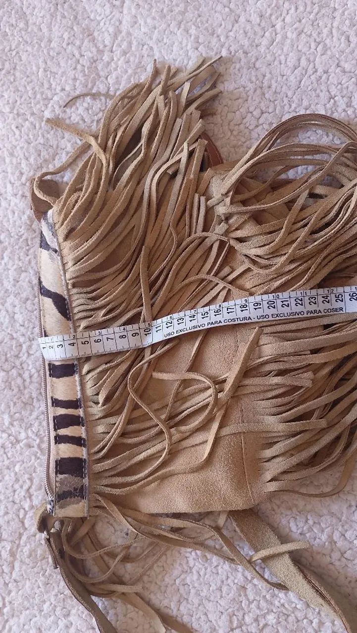 Bolsa em nobuk com franjas  - Foto 3
