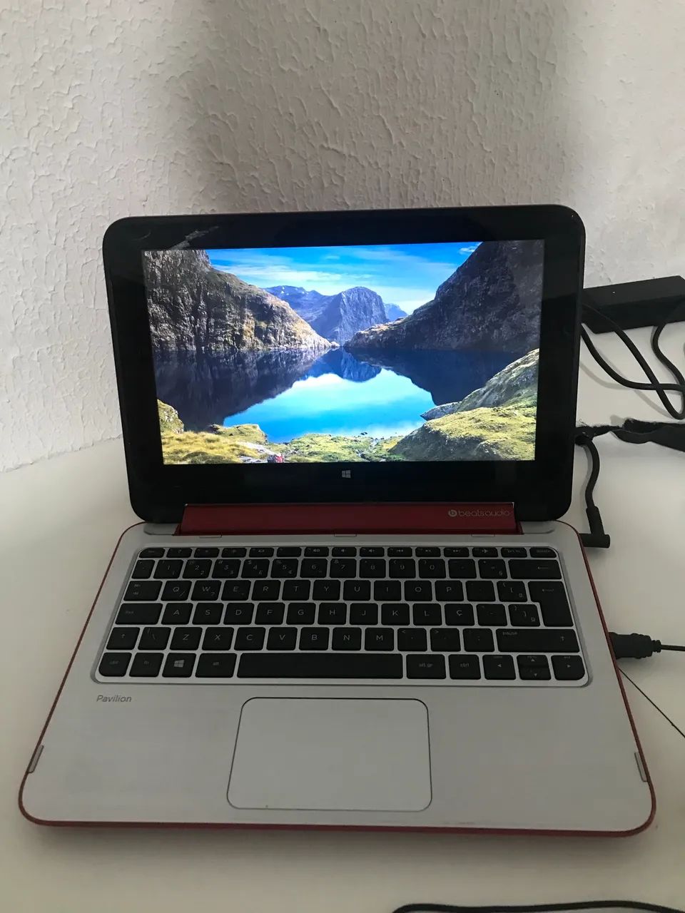 Notebook 2-em-1 HP Pavilion x360 (11.6") - Versátil e em bom estado!