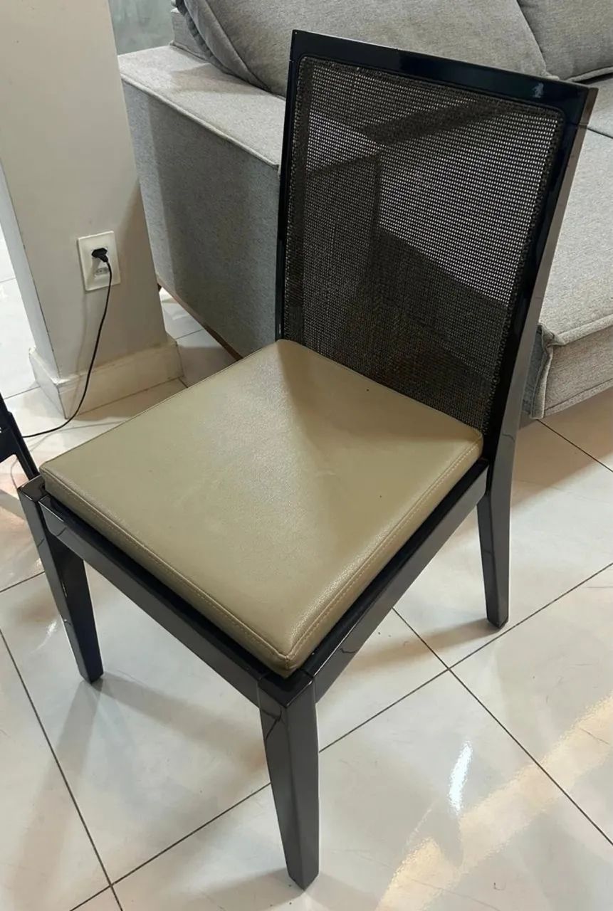 Jogo com 6 Cadeiras de Jantar em Madeira Maciça, Laca Preta e Palhinha (Impecáveis) - Foto 4