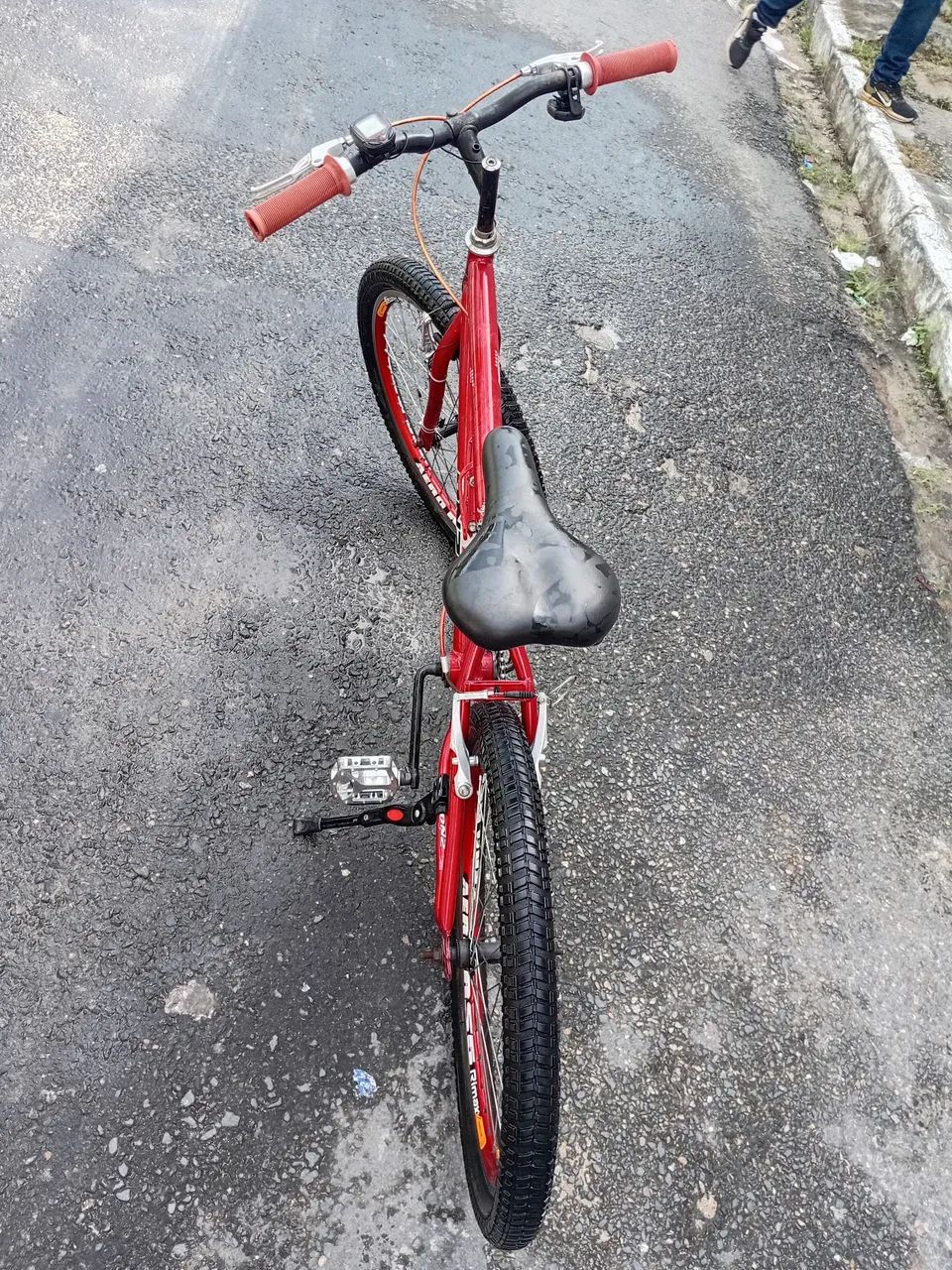 Bicicleta vermelha aro 24 - Foto 5