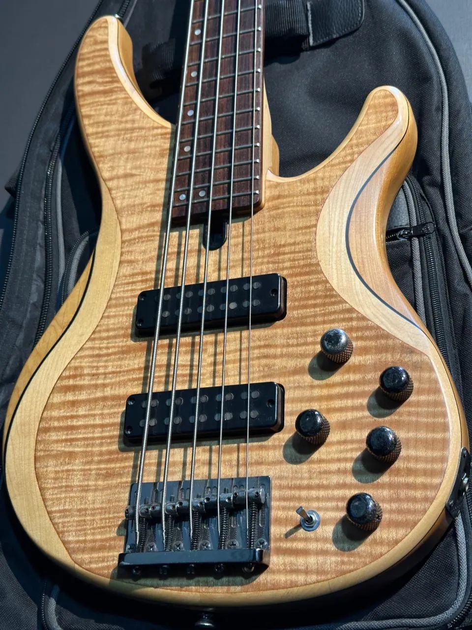 Baixo Yamaha TRBX 605 Fm Nt - Foto 3