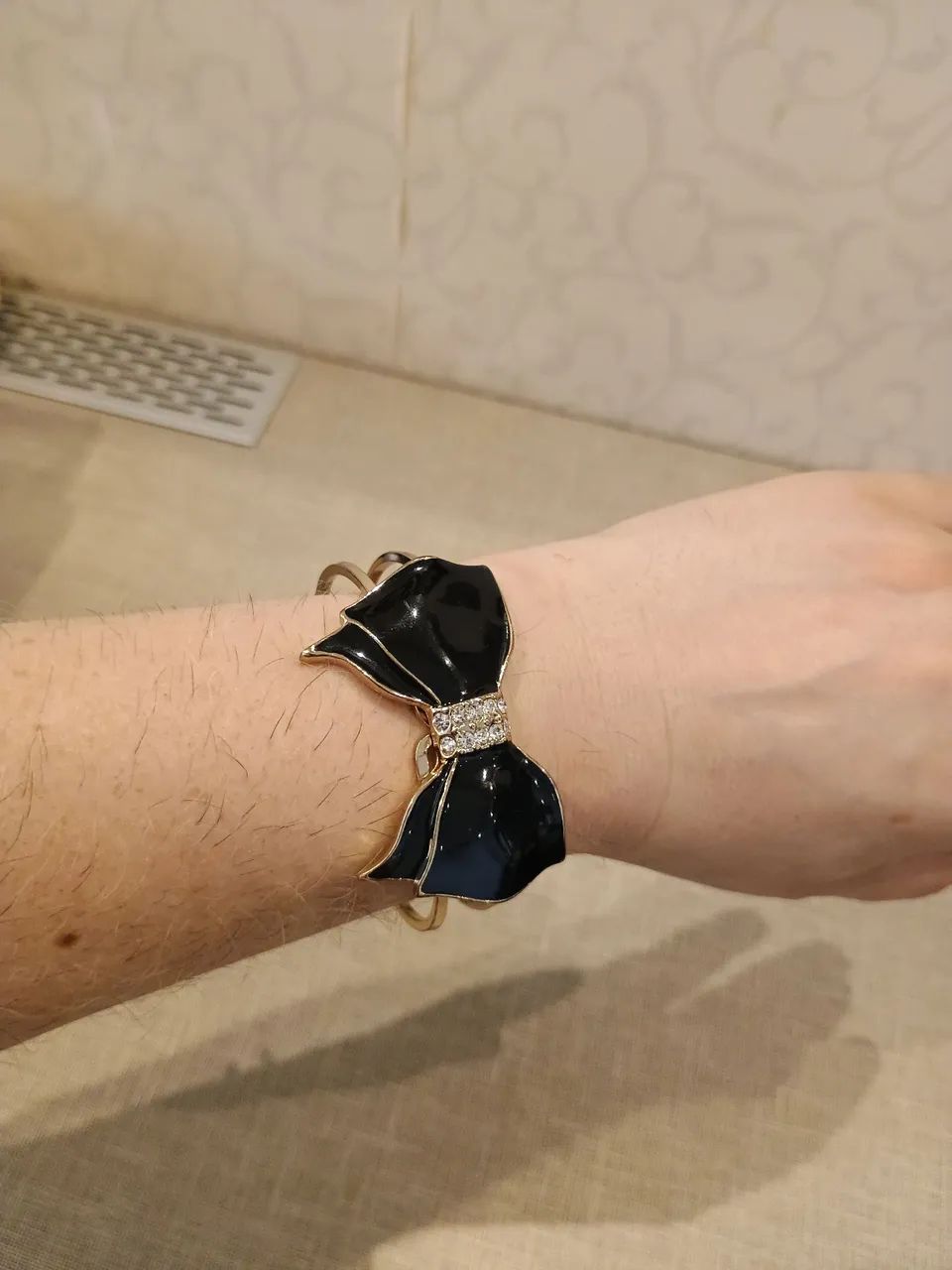 Bracelete Forever 21 laço preto
