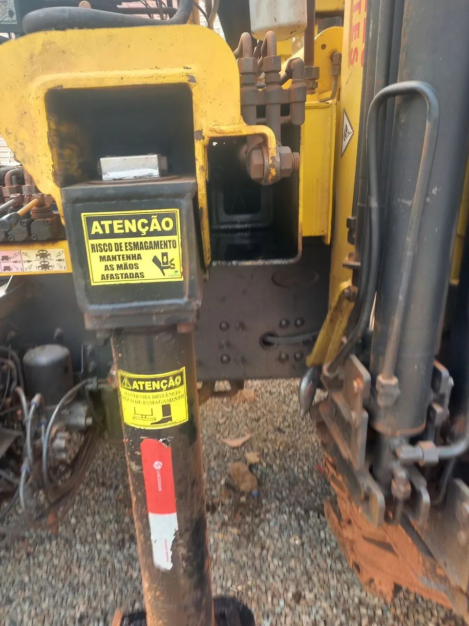 Manutenção de máquinas e caminhão.  - Foto 5