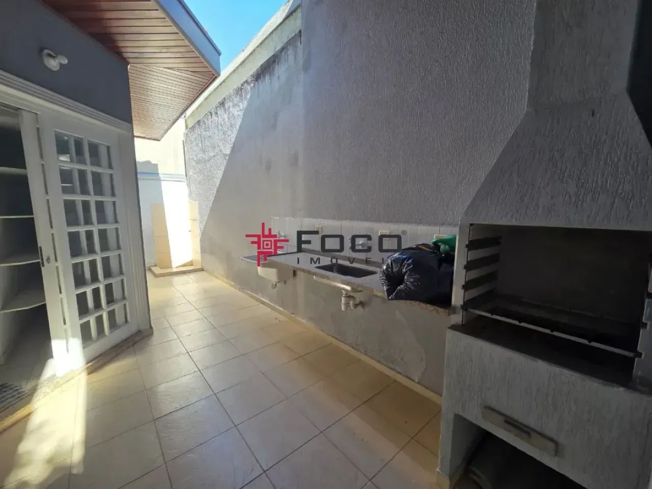 Excelente Sobrado na Vila Ema com Quintal e Churrasqueira - 4 quartos