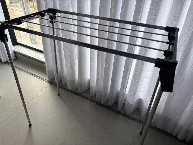 Varal em alumínio compacto
