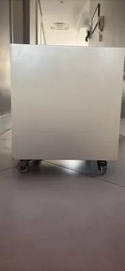 Mesa com rodízio e gavetas  - Foto 3