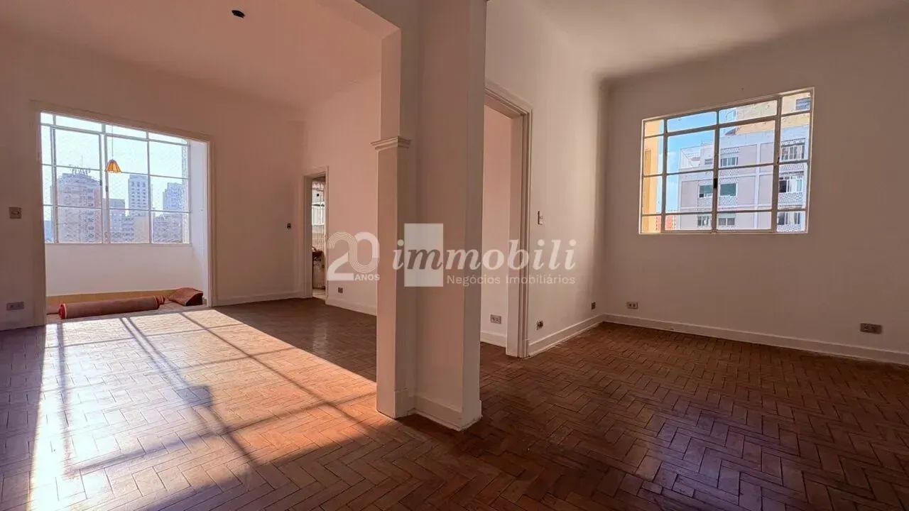Apartamento com varanda, excelente planta.