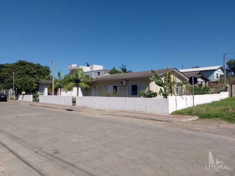 CASA DE ESQUINA 450M² - COM 04 QUARTOS 02 BANHEIROS
