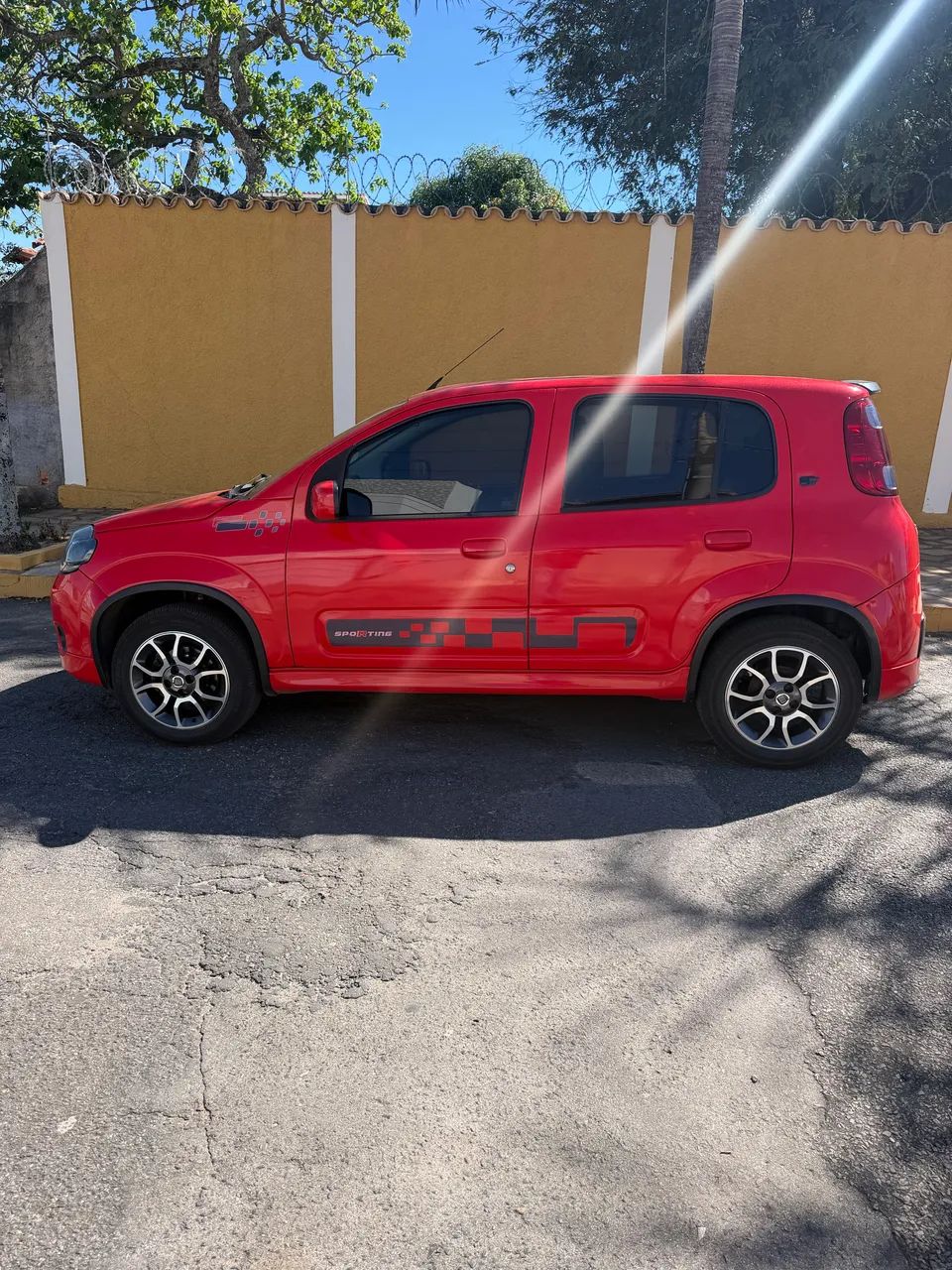 Fiat Uno Sporting 1.4 EVO Fire Flex 8V 4P 2012