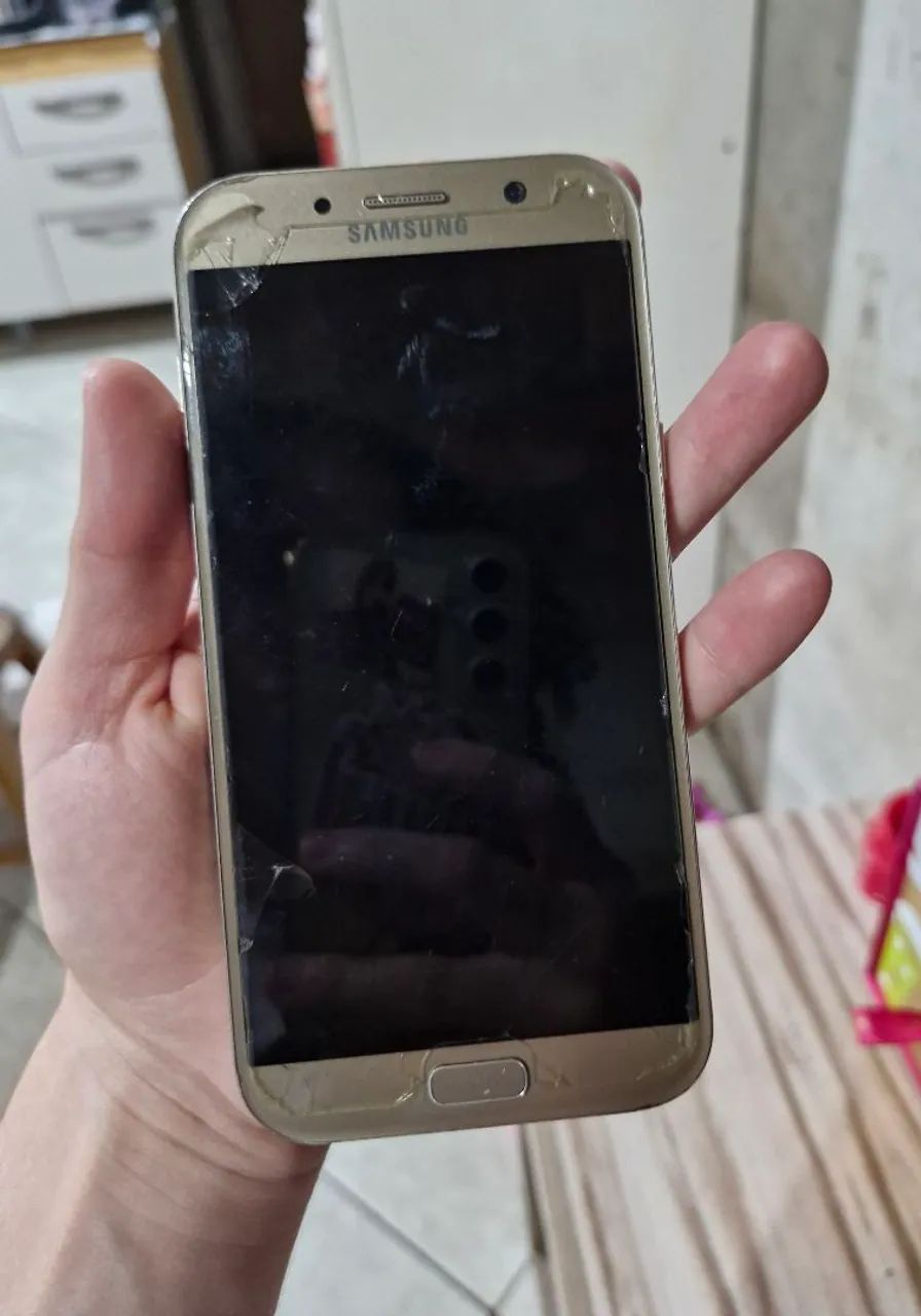 Samsung A7 Dourado - celular quebrado - Foto 3