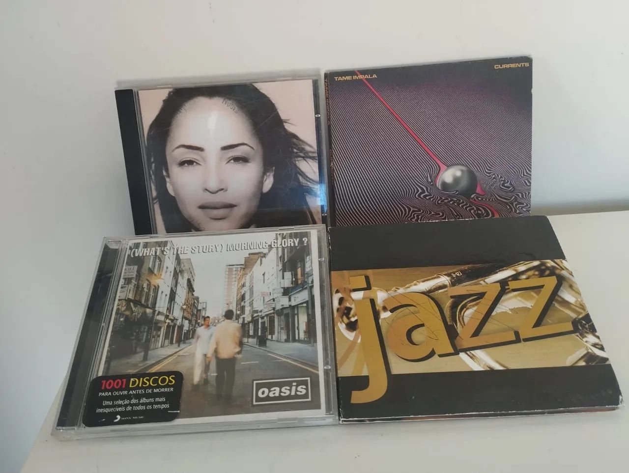 CDs de OASIS, Sade Adu e Tame Impala 