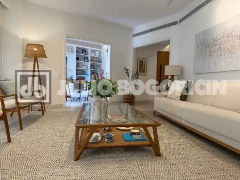 Apartamento : / Residencial / Lagoa