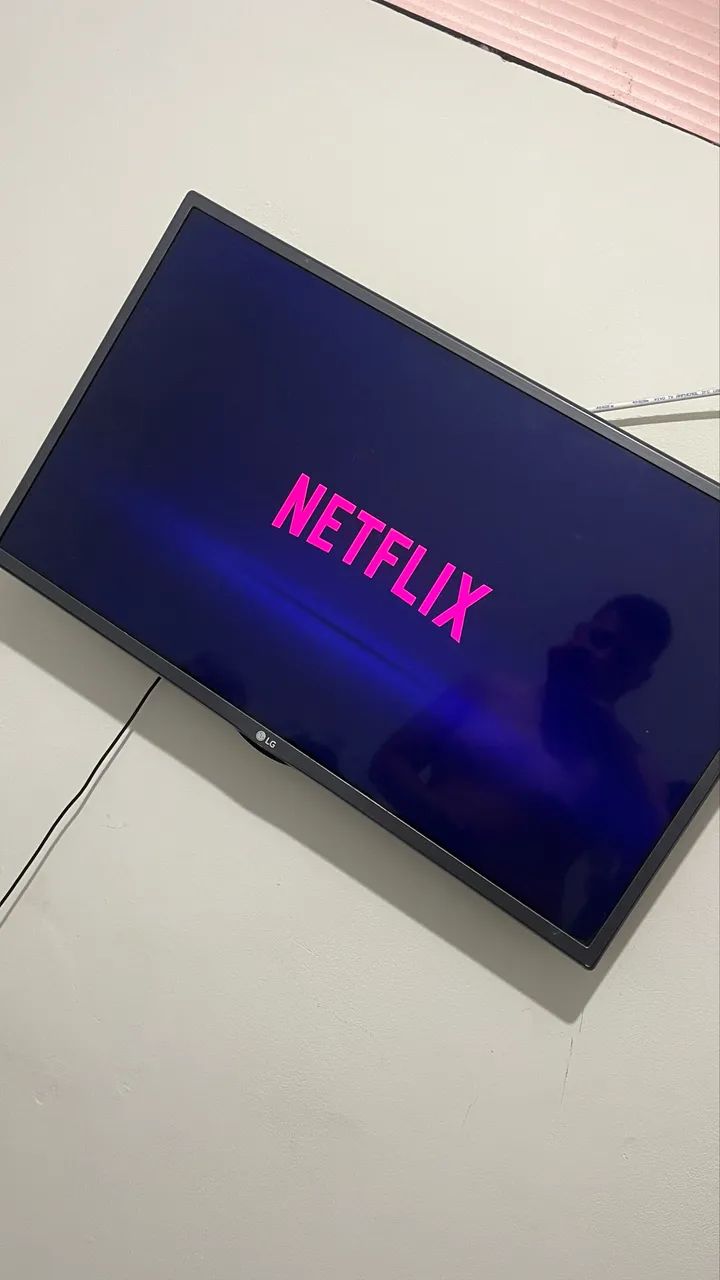 Tv Smart 32 polegadas, perfeitas condições. Funcionando 100% - Foto 4