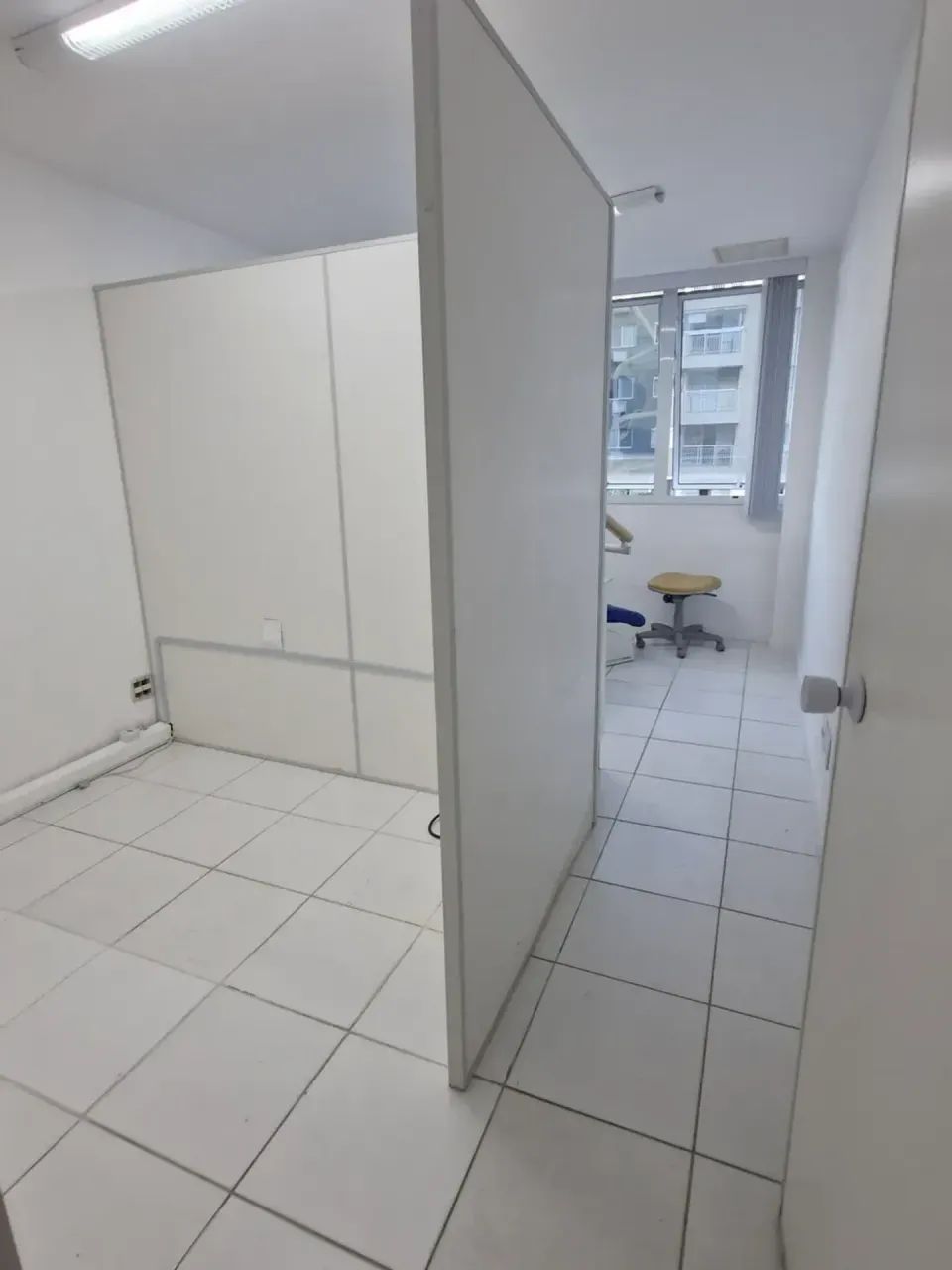 OPORTUNIDADE!!!  Sala ou Consultório, 30 m, divisórias, banheiro, Janelão, cortina, 2 Spli - Foto 9