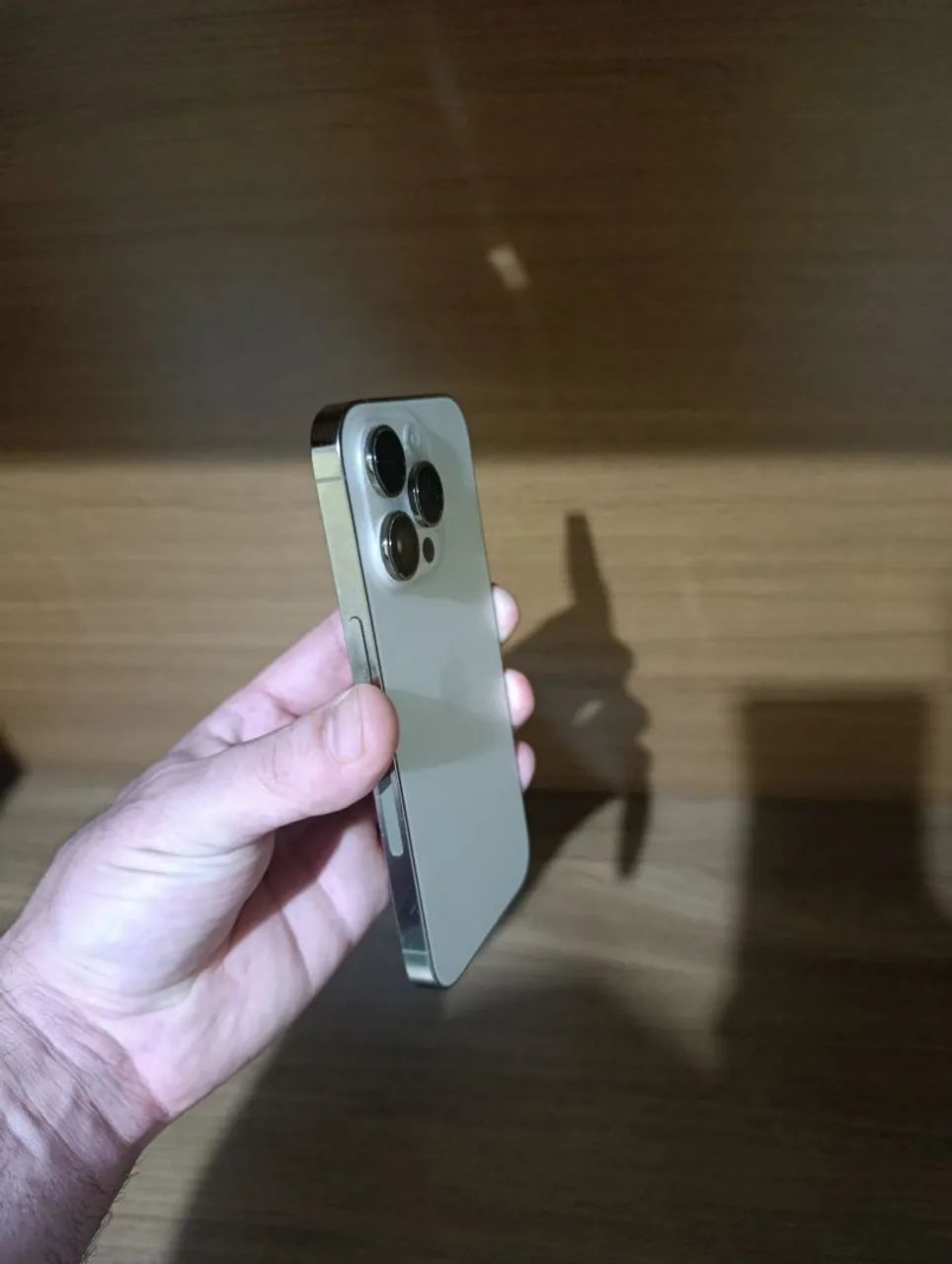 iPhone 14 pro dourado  - Foto 3