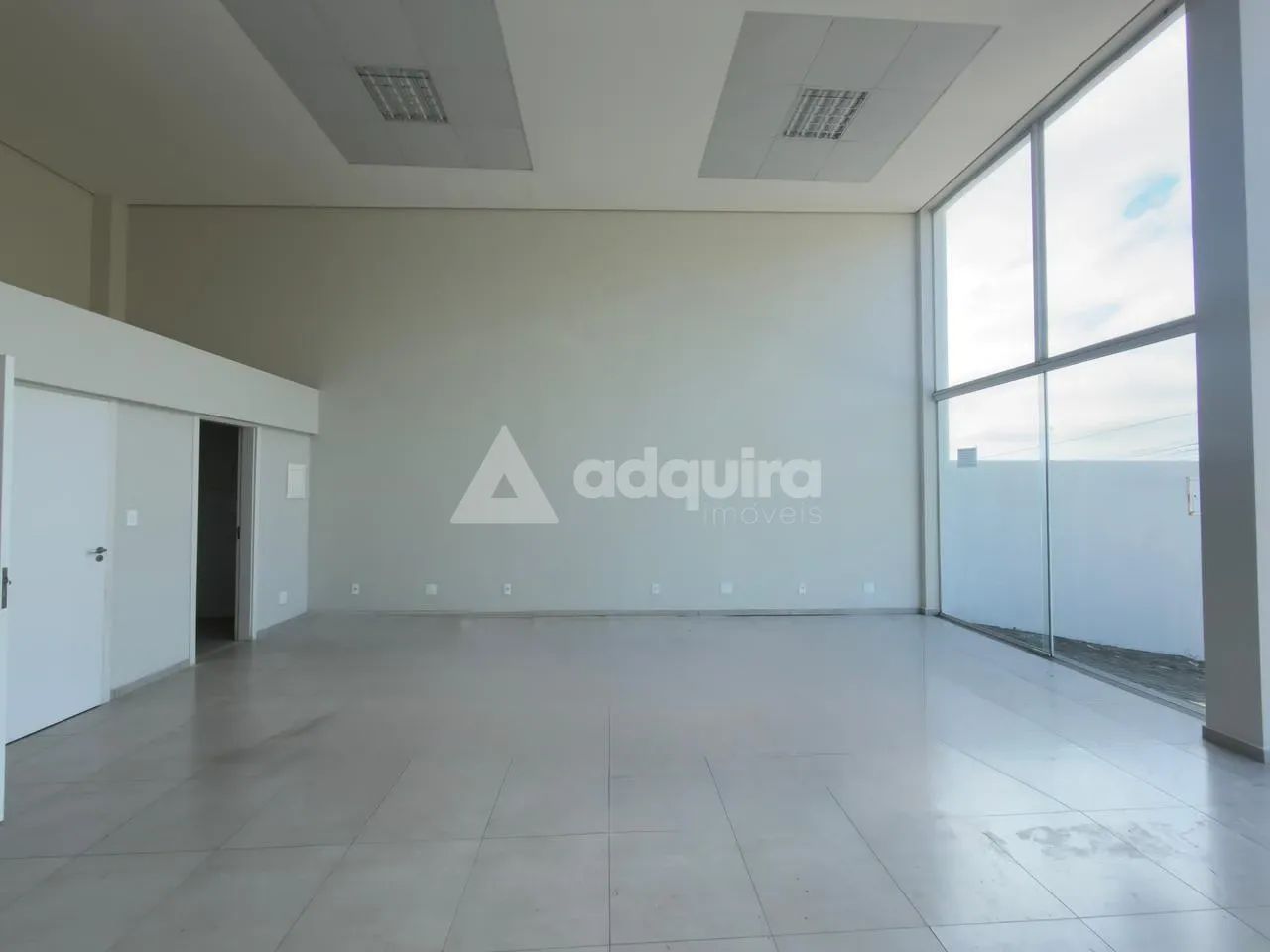Sala Comercial com 2 Ambientes, 2 Banheiros e Estacionamento - Foto 3