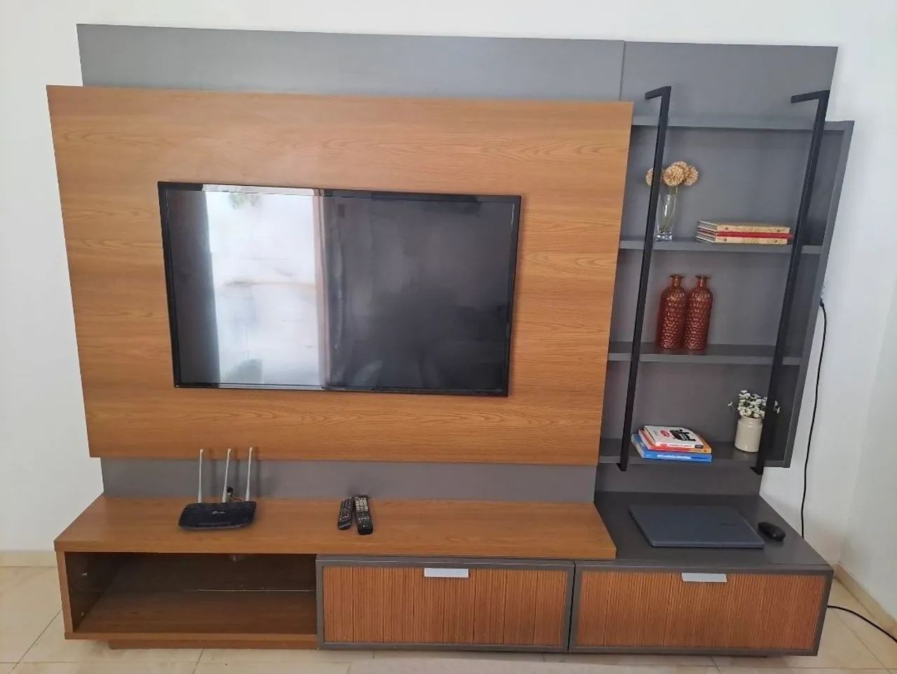 Rack com painel - TV 70 polegadas