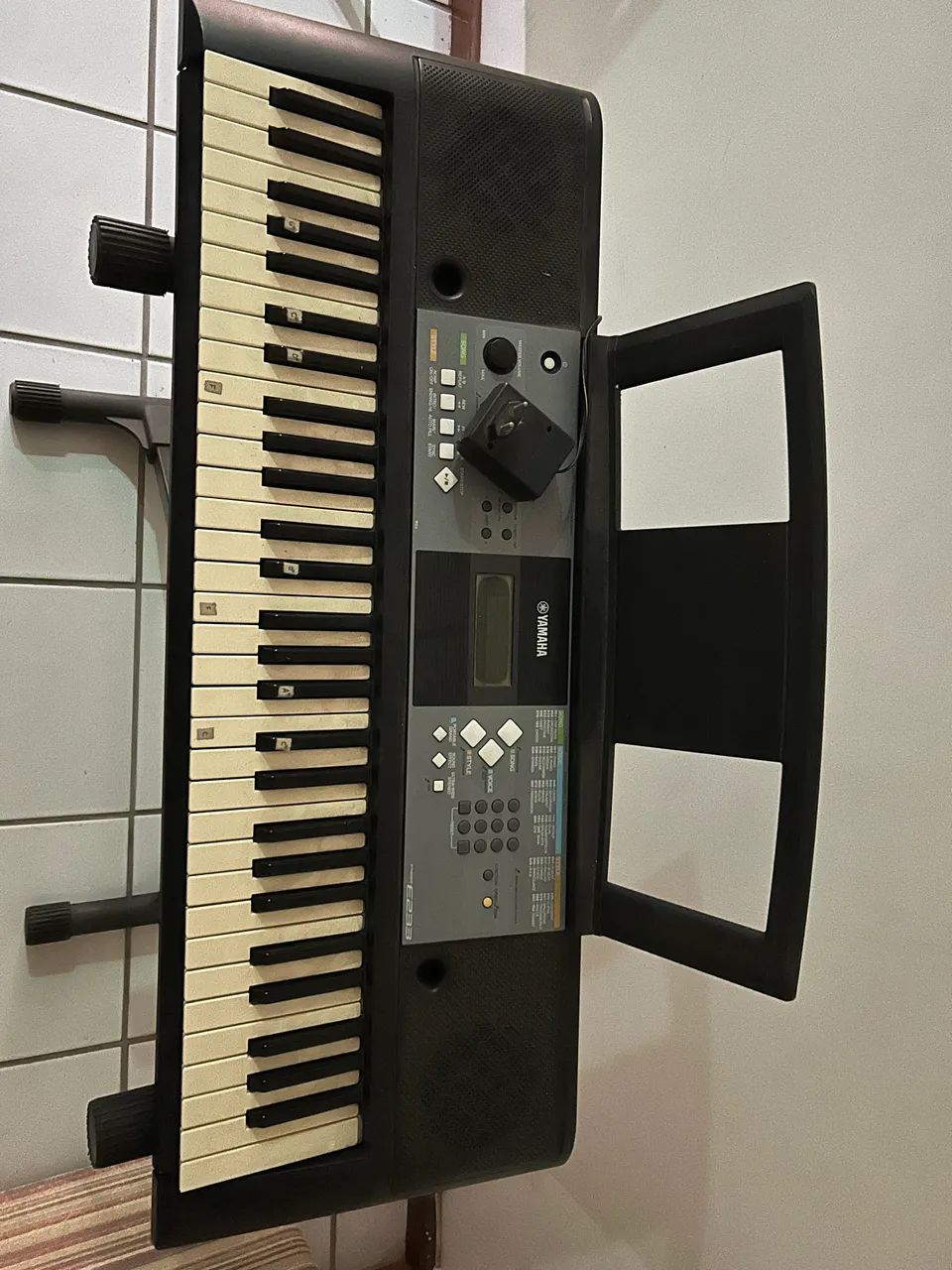 Teclado yamaha E233